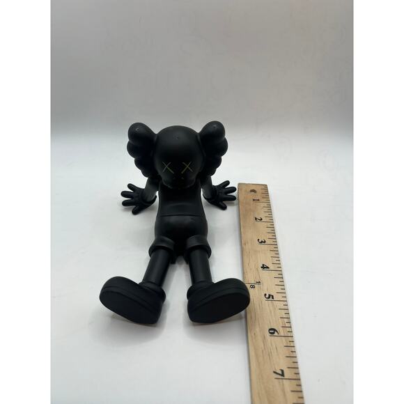 KAWS Statue Home Decoration Resin Art Sculpture Sitting 6" Grey Trendy Ornaments - Picture 4 of 4